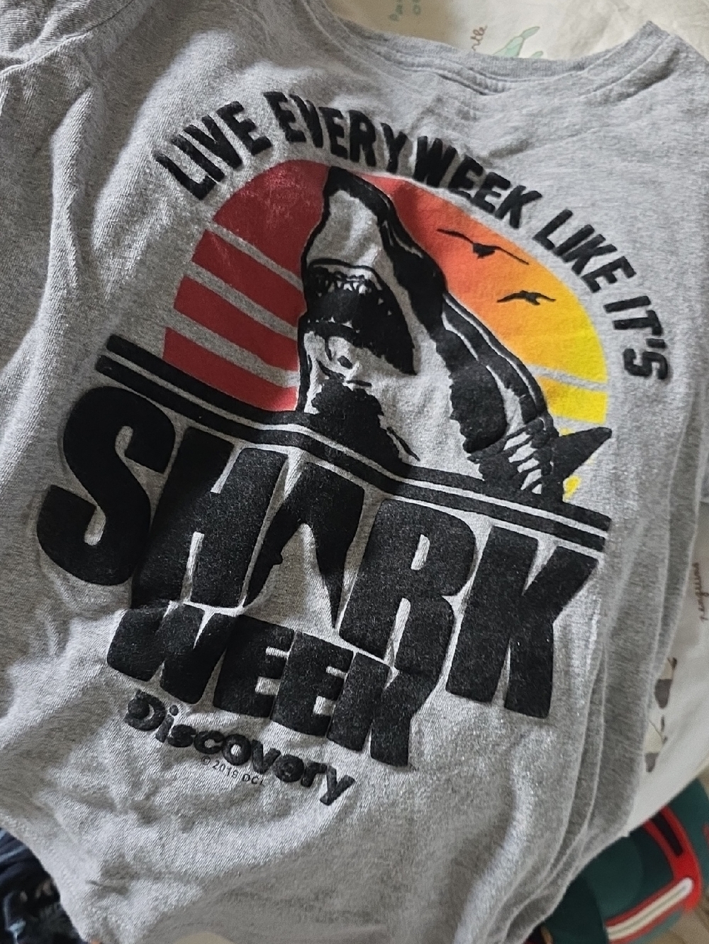 GAP Kids  Shark Week Heather Grey Tshirt Sz Small